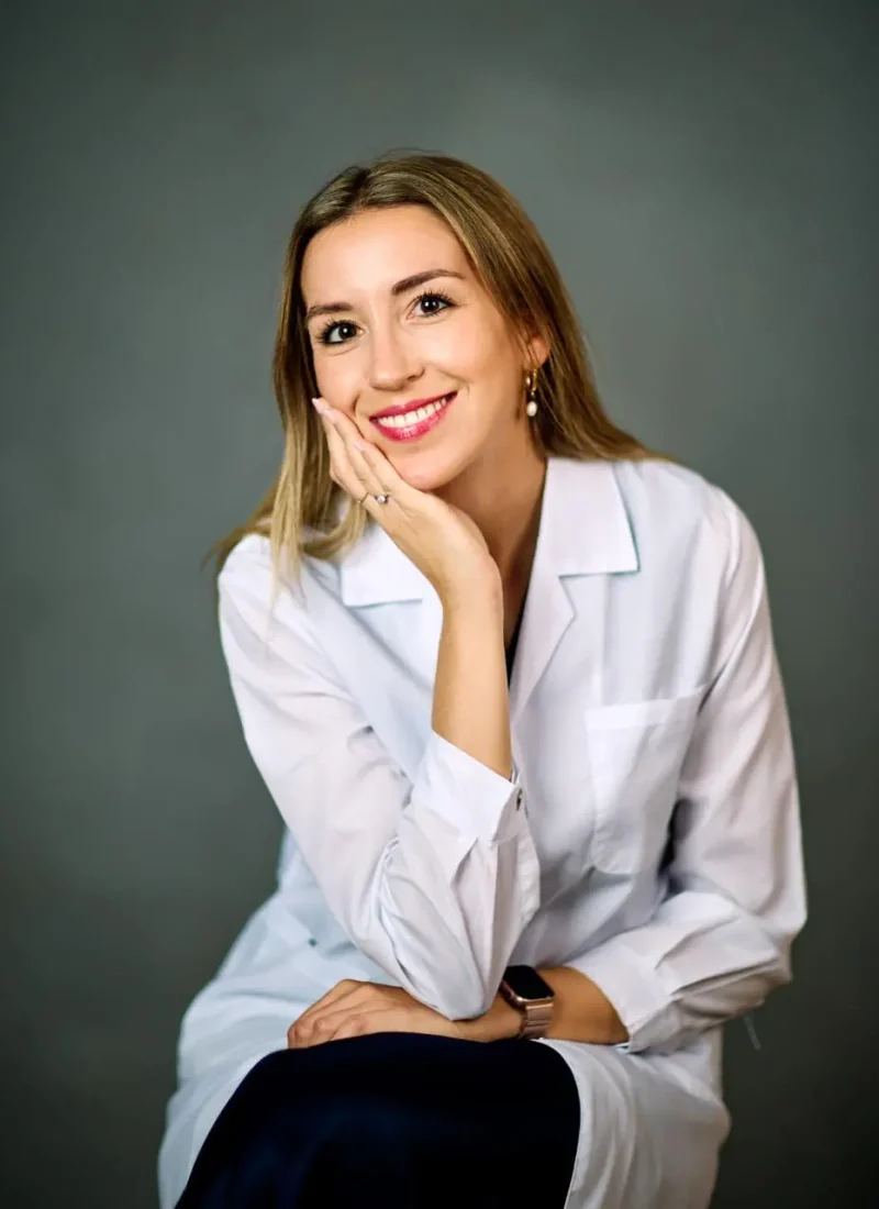 Doctora Ana Olivares relleno hialuronico sevilla